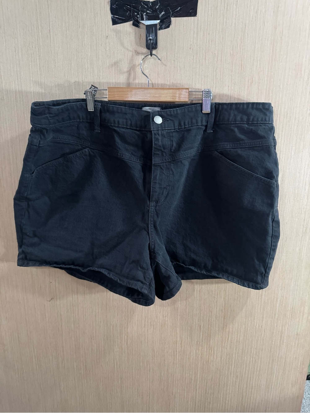 Universal Thread Mid Rise Vinatge Black Denim Jean Mom Shorts Size 20W